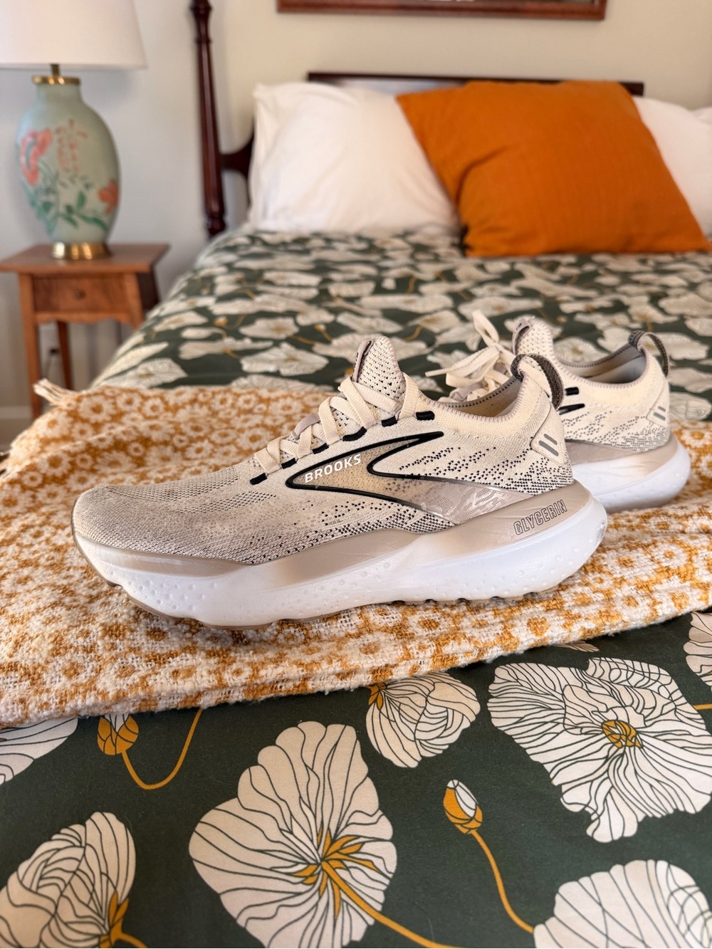 Brooks Women's Neutral Running Shoes - Cream and White Glycerin Stealthfit 21